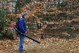 Know about the Types of Leaf Blowers